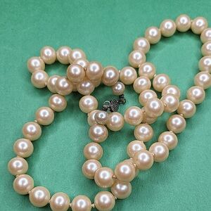 Elegant Cream Pearl Necklace
